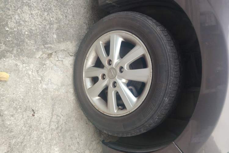 Used Nissan Tiida Sedan 2008 1.6L Manual Fashion Edition Right Front Wheel Hub