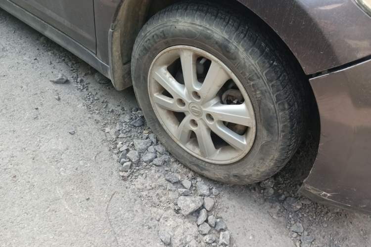 Used Nissan Tiida Sedan 2008 1.6L Manual Fashion Edition Right Front Wheel Hub