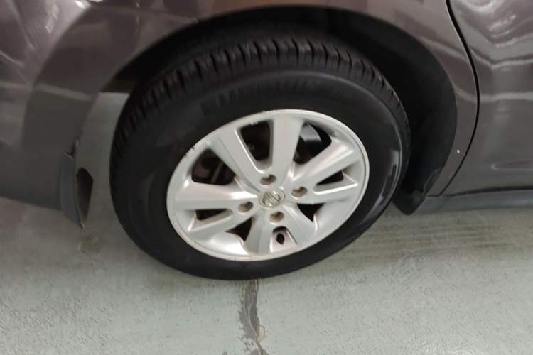 Used Nissan Tiida Sedan 2008 1.6L Automatic Smart Version Right Front Wheel Hub