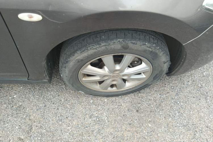 Used Nissan Tiida Sedan 2008 1.6L Automatic Smart Version Right Front Wheel Hub