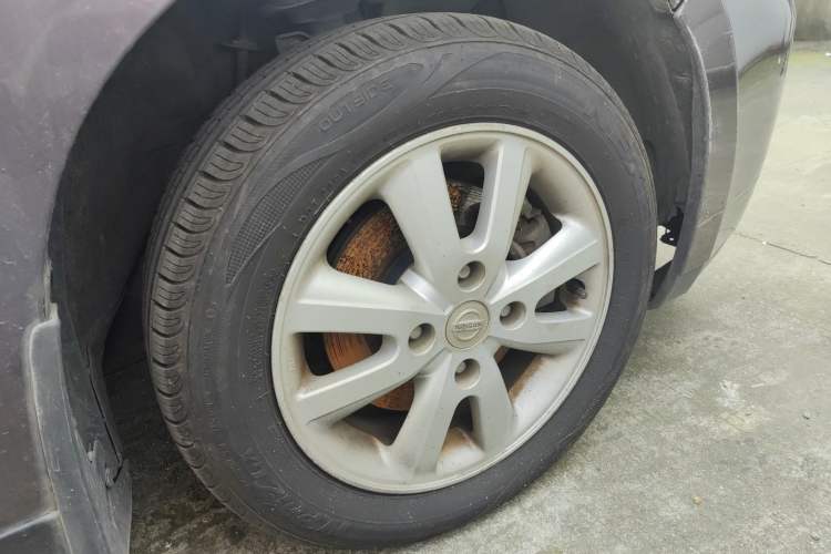 Used Nissan Tiida Sedan 2008 1.6L Manual Fashion Edition Right Front Wheel Hub