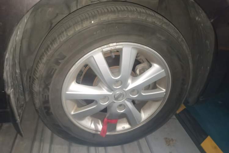 Used Nissan Tiida Sedan 2008 1.6L Manual Fashion Edition Right Front Wheel Hub