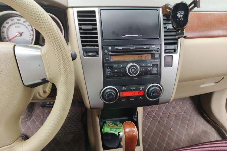 Used Nissan Tiida Sedan 2008 1.6L Automatic Smart Version Audio And AC Panel