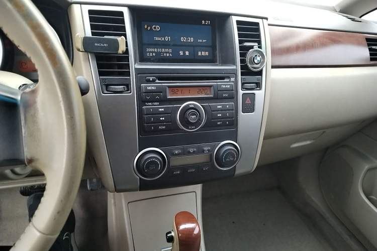 Used Nissan Tiida Sedan 2008 1.6L Automatic Smart Version Audio And AC Panel
