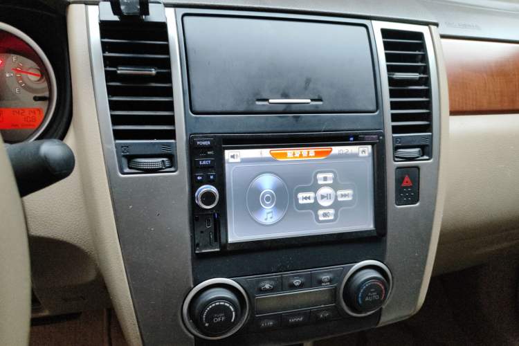 Used Nissan Tiida Sedan 2008 1.6L Automatic Smart Version Audio And AC Panel