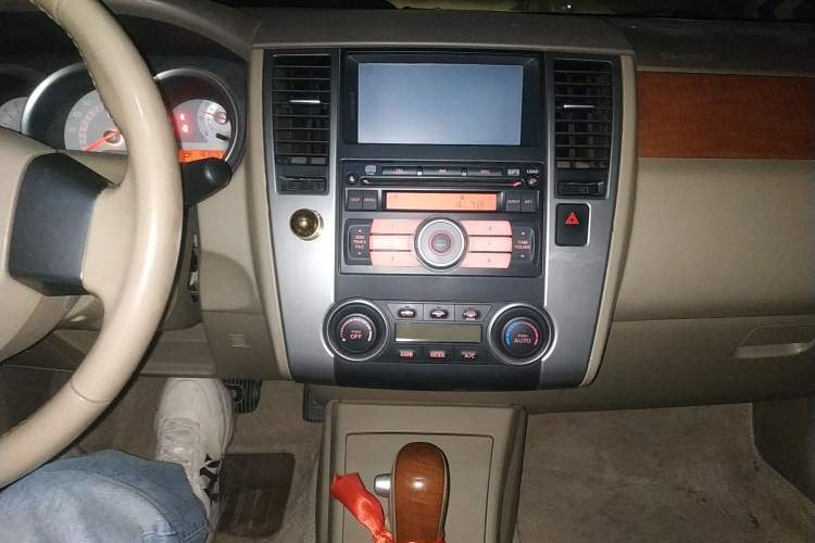 Used Nissan Tiida Sedan 2008 1.6L Automatic Smart Version Audio And AC Panel