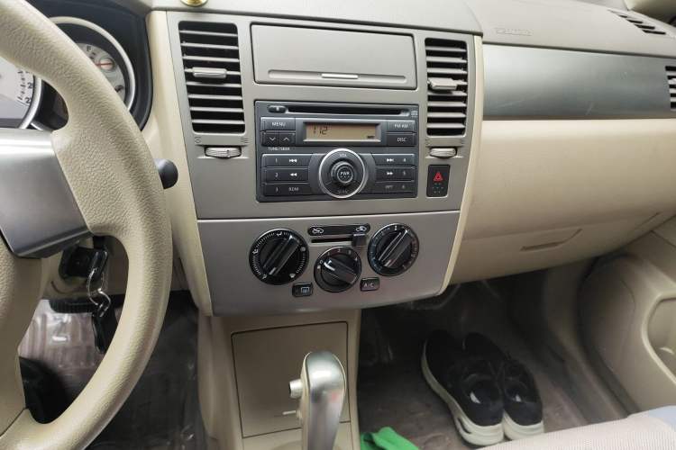 Used Nissan Tiida Sedan 2008 1.6L Automatic Fashion Edition Audio And AC Panel