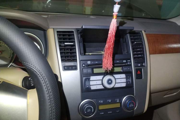Used Nissan Tiida Sedan 2008 1.6L Automatic Smart Version Audio And AC Panel