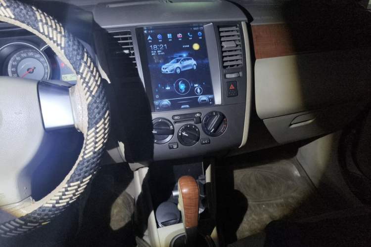Used Nissan Tiida Sedan 2008 1.6L Automatic Fashion Edition Audio And AC Panel