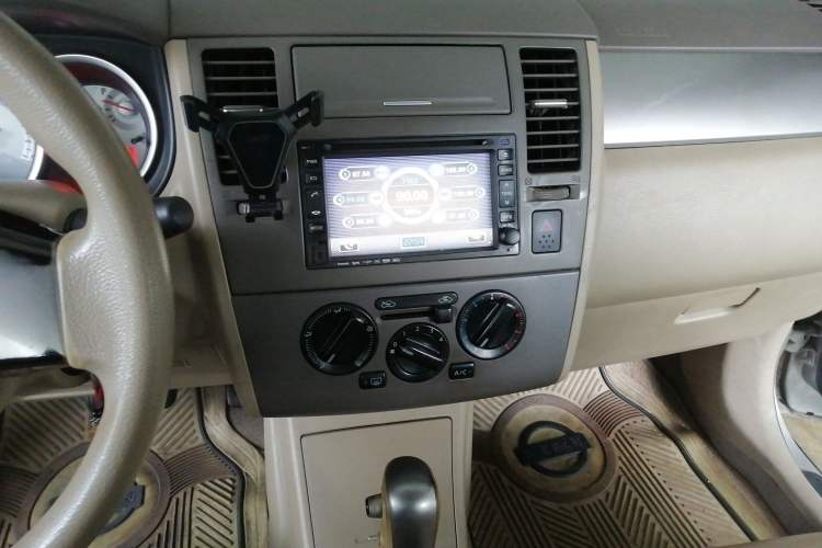 Used Nissan Tiida Sedan 2008 1.6L Automatic Fashion Edition Audio And AC Panel