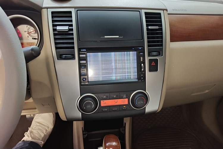 Used Nissan Tiida Sedan 2008 1.6L Automatic Smart Version Audio And AC Panel