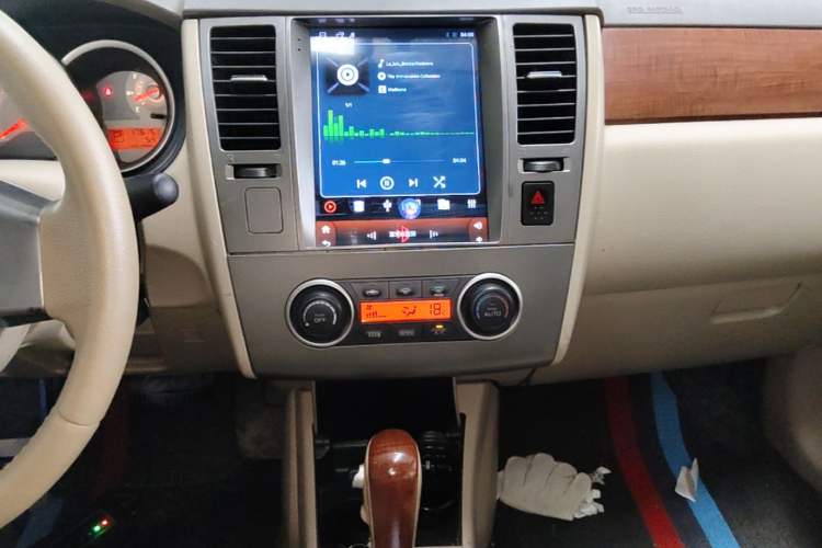 Used Nissan Tiida Sedan 2008 1.6L Automatic Smart Version Audio And AC Panel