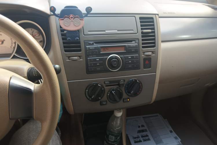 Used Nissan Tiida Sedan 2008 1.6L Manual Fashion Edition Audio And AC Panel