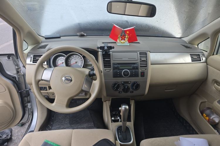 Used Nissan Tiida Sedan 2008 1.6L Automatic Fashion Edition Center Console