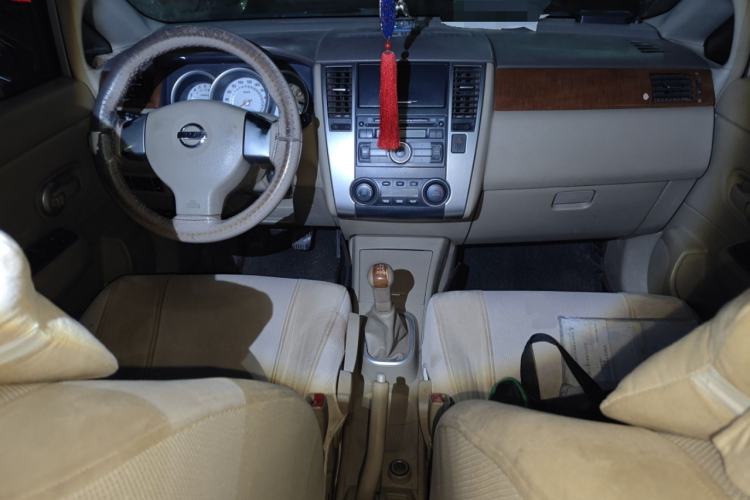 Used Nissan Tiida Sedan 2008 1.6L Manual Smart Version Center Console