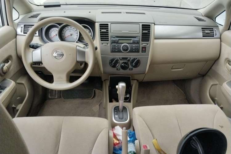 Used Nissan Tiida Sedan 2008 1.6L Automatic Fashion Edition Center Console