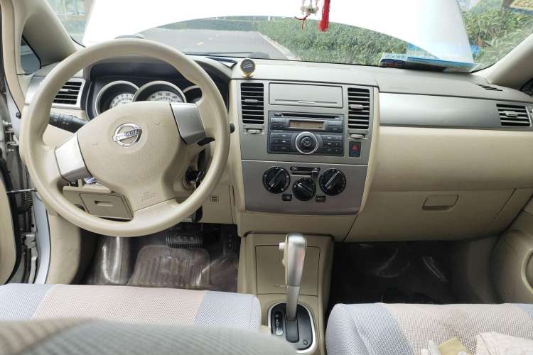 Used Nissan Tiida Sedan 2008 1.6L Automatic Fashion Edition Center Console