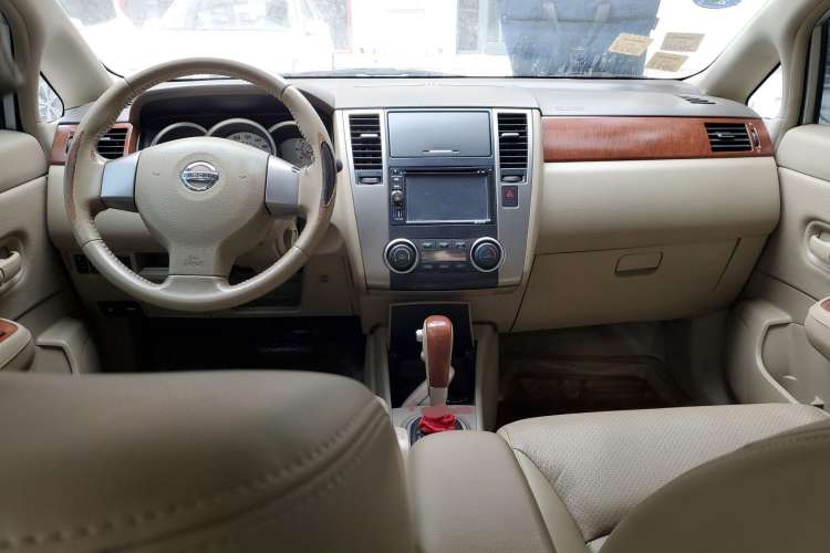 Used Nissan Tiida Sedan 2008 1.6L Automatic Smart Version Center Console