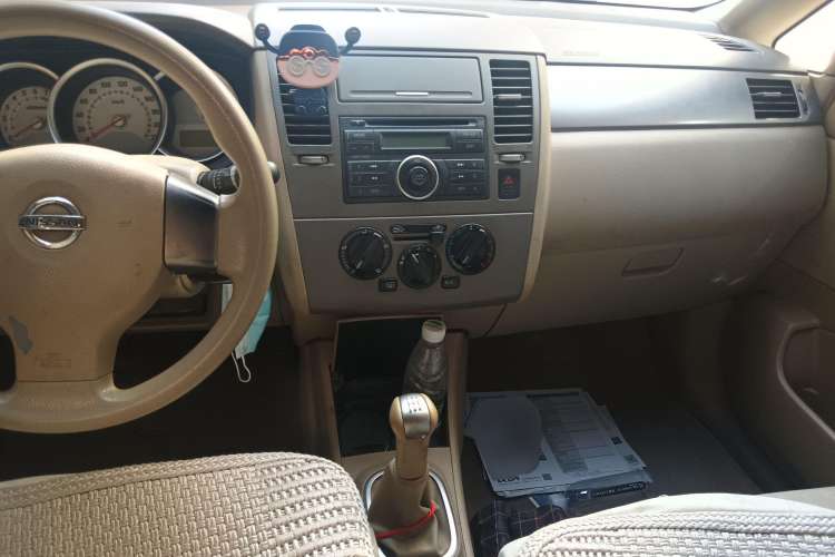 Used Nissan Tiida Sedan 2008 1.6L Manual Fashion Edition Center Console