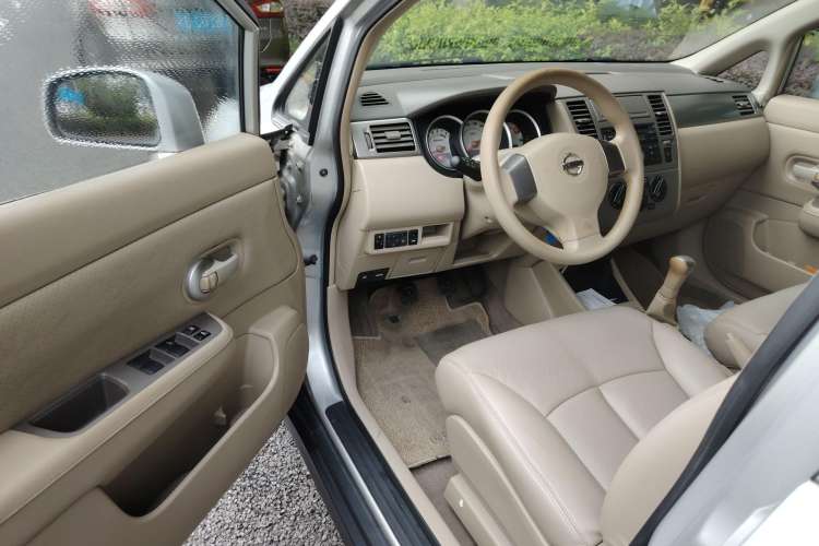 Used Nissan Tiida Sedan 2008 1.6L Manual Fashion Edition Driver Seat