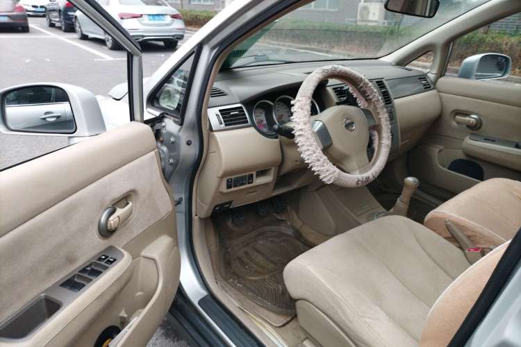 Used Nissan Tiida Sedan 2008 1.6L Manual Fashion Edition Driver Seat