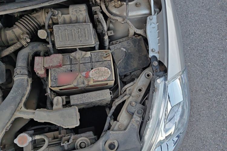 Used Nissan Tiida Sedan 2008 1.6L Manual Smart Version Engine Bay Left