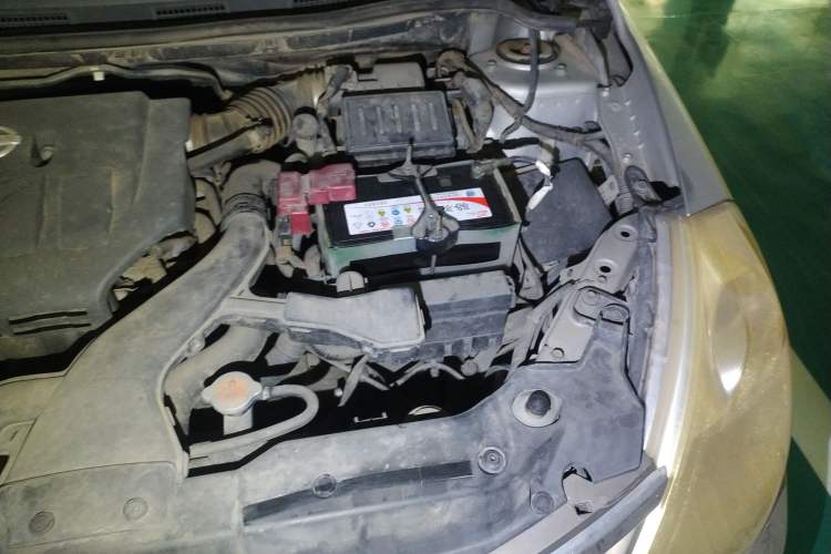 Used Nissan Tiida Sedan 2008 1.6L Automatic Smart Version Engine Bay Left