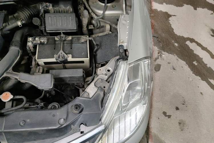 Used Nissan Tiida Sedan 2008 1.6L Automatic Smart Version Engine Bay Left