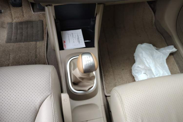 Used Nissan Tiida Sedan 2008 1.6L Manual Fashion Edition Gear Lever