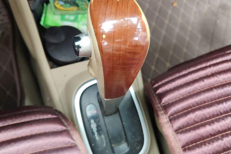 Used Nissan Tiida Sedan 2008 1.6L Automatic Smart Version Gear Lever
