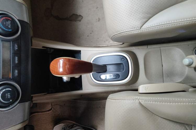 Used Nissan Tiida Sedan 2008 1.6L Automatic Smart Version Gear Lever