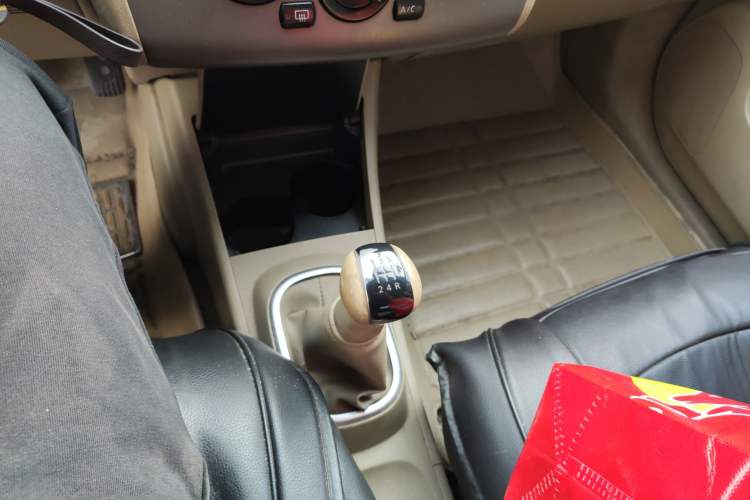 Used Nissan Tiida Sedan 2008 1.6L Manual Fashion Edition Gear Lever