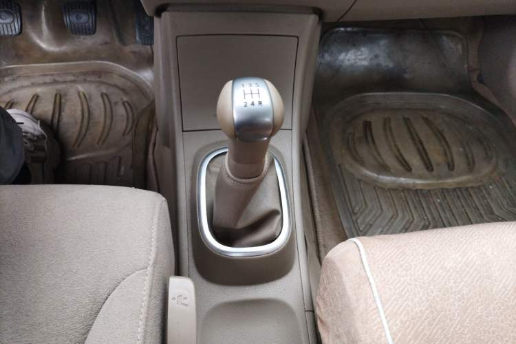 Used Nissan Tiida Sedan 2008 1.6L Manual Fashion Edition Gear Lever