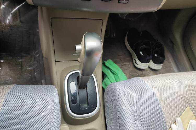 Used Nissan Tiida Sedan 2008 1.6L Automatic Fashion Edition Gear Lever