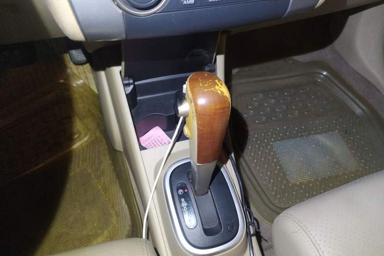 Used Nissan Tiida Sedan 2008 1.6L Automatic Smart Version Gear Lever