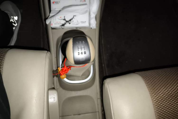 Used Nissan Tiida Sedan 2008 1.6L Manual Fashion Edition Gear Lever