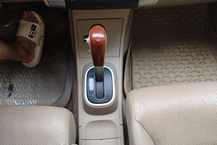 Used Nissan Tiida Sedan 2008 1.6L Automatic Smart Version Gear Lever
