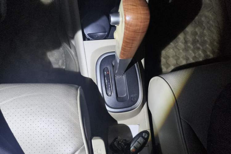 Used Nissan Tiida Sedan 2008 1.6L Automatic Fashion Edition Gear Lever