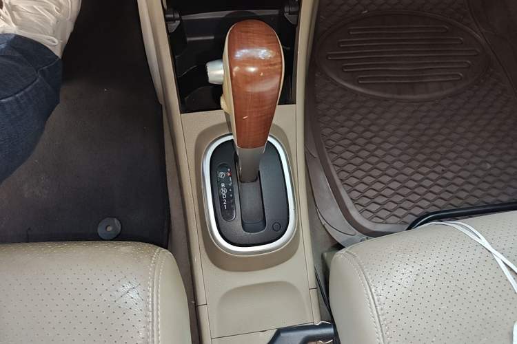 Used Nissan Tiida Sedan 2008 1.6L Automatic Smart Version Gear Lever