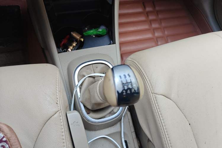 Used Nissan Tiida Sedan 2008 1.6L Manual Fashion Edition Gear Lever