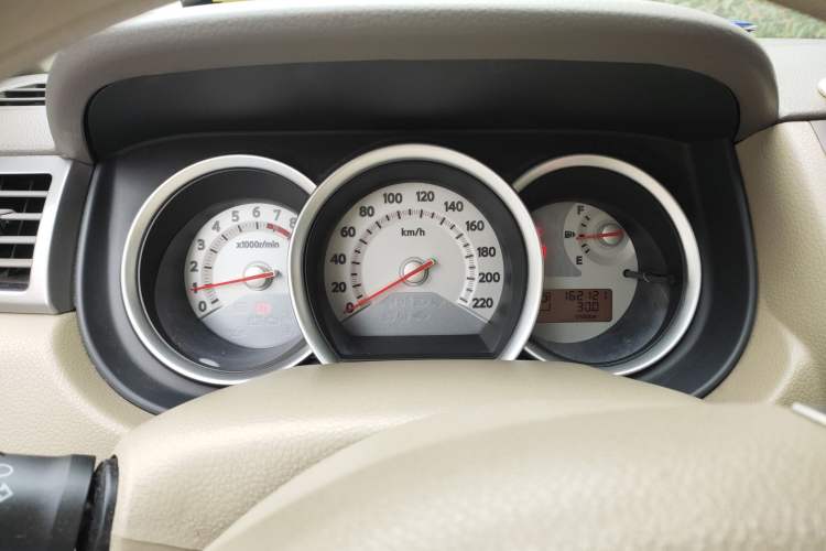 Used Nissan Tiida Sedan 2008 1.6L Automatic Fashion Edition Instrument Cluster
