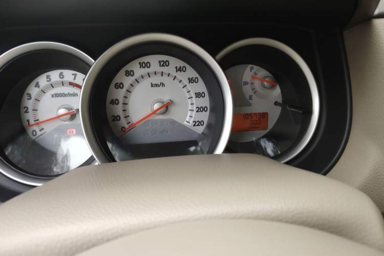 Used Nissan Tiida Sedan 2008 1.6L Manual Fashion Edition Odometer Close Up