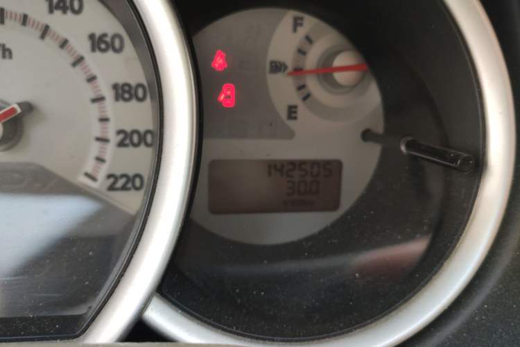 Used Nissan Tiida Sedan 2008 1.6L Manual Fashion Edition Odometer Close Up