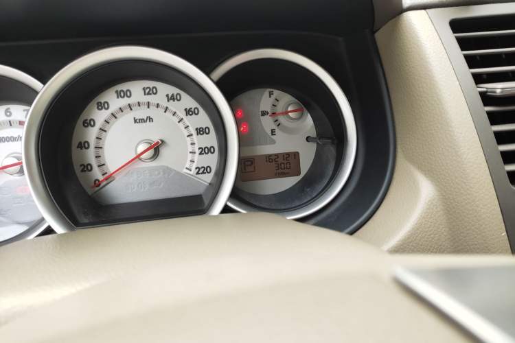 Used Nissan Tiida Sedan 2008 1.6L Automatic Fashion Edition Odometer Close Up