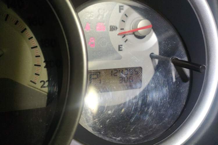 Used Nissan Tiida Sedan 2008 1.6L Automatic Smart Version Odometer Close Up