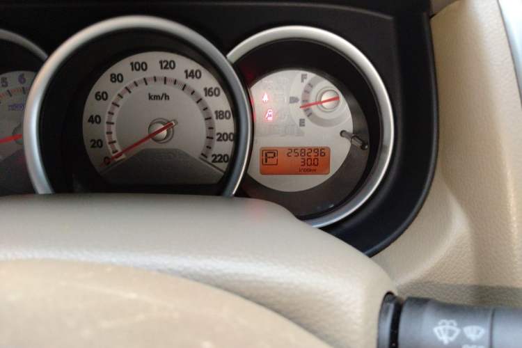 Used Nissan Tiida Sedan 2008 1.6L Automatic Smart Version Odometer Close Up