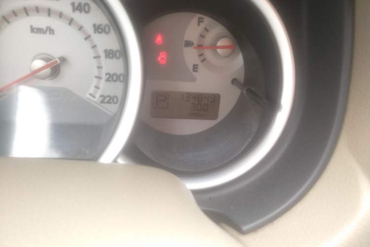 Used Nissan Tiida Sedan 2008 1.6L Automatic Fashion Edition Odometer Close Up