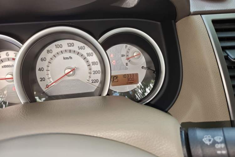 Used Nissan Tiida Sedan 2008 1.6L Automatic Smart Version Odometer Close Up