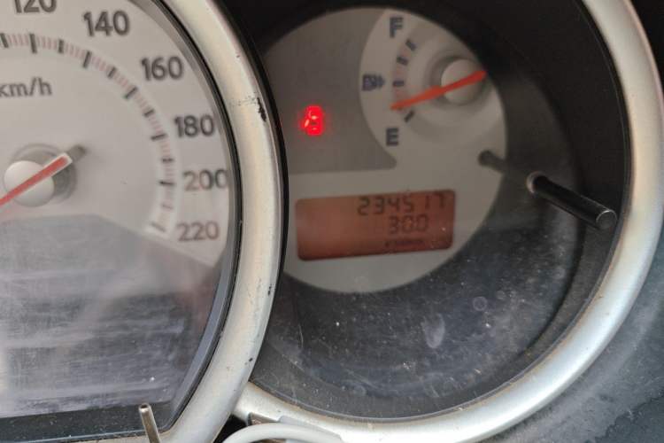 Used Nissan Tiida Sedan 2008 1.6L Manual Fashion Edition Odometer Close Up