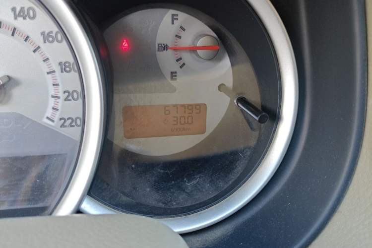 Used Nissan Tiida Sedan 2008 1.6L Manual Fashion Edition Odometer Close Up